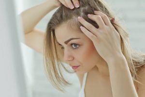 يعتبر تساقط الشعر من احد مسسبات نقصان فيتامين د
